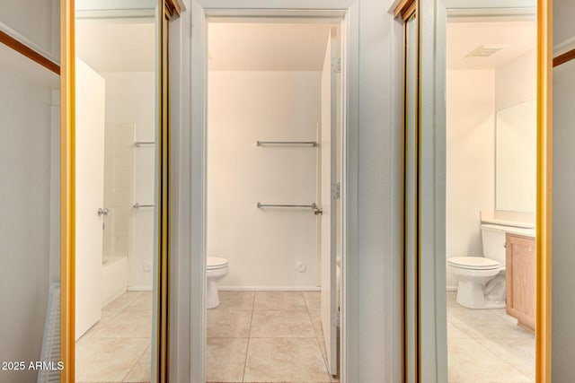8140 N 107th Ave Unit 287, Peoria, AZ 85345 - bathroom featuring toilet, tile patterned floors, vanity, and washtub / shower combination