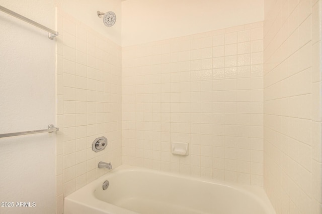 8140 N 107th Ave Unit 287, Peoria, AZ 85345 - bathroom featuring washtub / shower combination