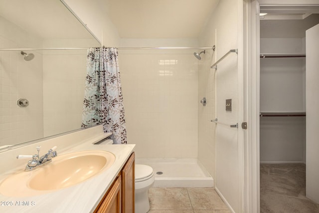 8140 N 107th Ave Unit 287, Peoria, AZ 85345 - full bathroom featuring a spacious closet, vanity, a tile shower, toilet, and tile patterned floors