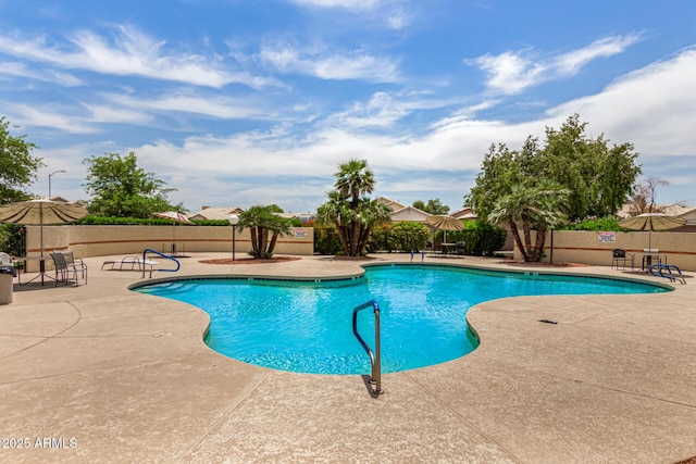 8140 N 107th Ave Unit 287, Peoria, AZ 85345 - community pool with a patio