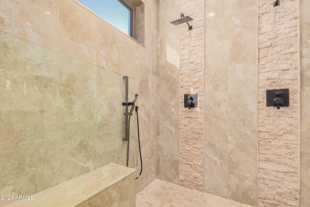 bathroom featuring a tile shower