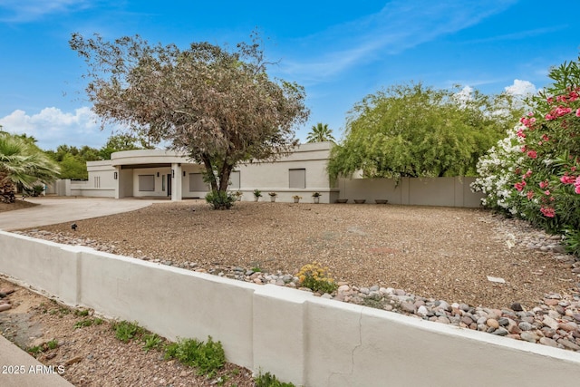 12821 N 67th St, Scottsdale, AZ 85254 - view of front facade with stucco siding and concrete driveway