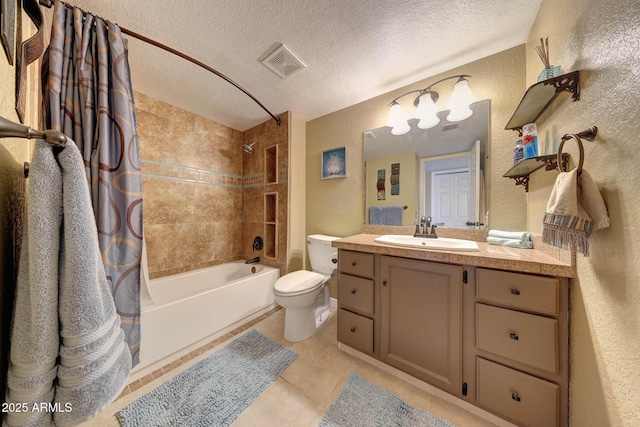 2524 S El Paradiso Dr Unit 82, Mesa, AZ 85202 - full bath with a textured wall, shower / bath combo with shower curtain, toilet, vanity, and a textured ceiling