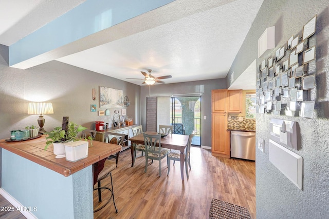 2524 S El Paradiso Dr Unit 82, Mesa, AZ 85202 - dining area with light wood-style floors, ceiling fan, and a textured ceiling