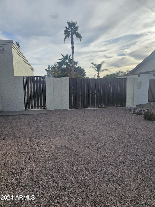 view of yard at dusk