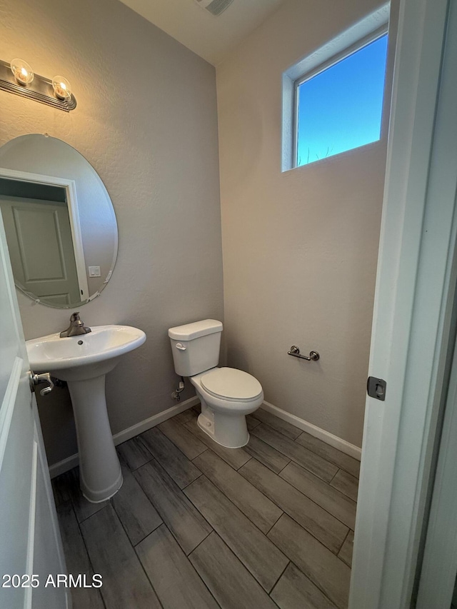 bathroom featuring sink and toilet