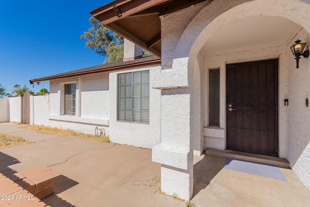 entrance to property featuring a patio