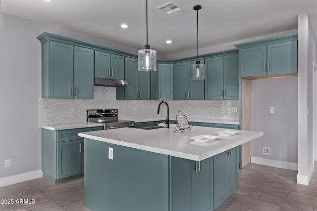 1724 N Main Dr, Apache Junction, AZ 85120 - kitchen featuring electric range, a sink, under cabinet range hood, decorative backsplash, and recessed lighting