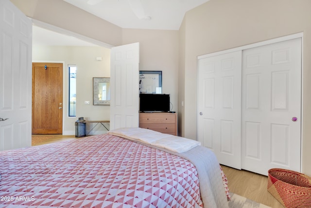 bedroom with ceiling fan, wood-type flooring, and a closet