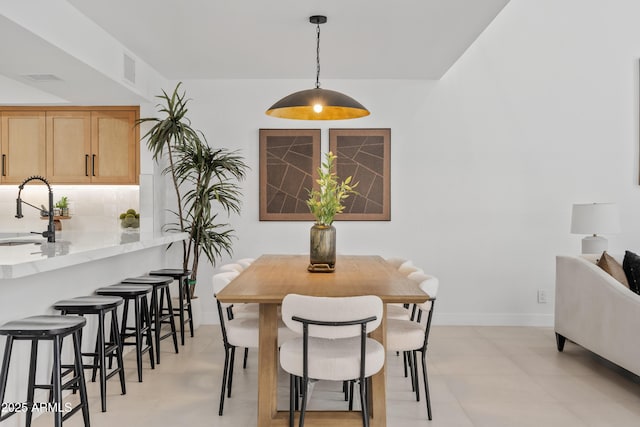 7409 E Pleasant Run, Scottsdale, AZ 85258 - dining area featuring baseboards