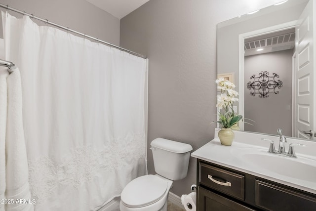 bathroom featuring toilet, a shower with curtain, vanity, and visible vents