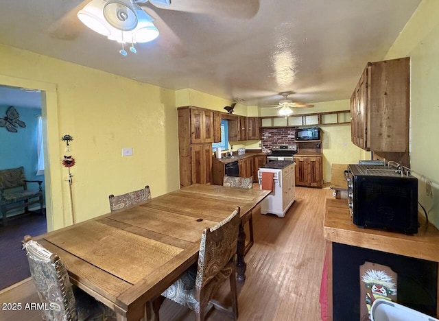9495 E Marilyn Ln, Dewey, AZ 86327 - dining area with a ceiling fan and light wood-type flooring