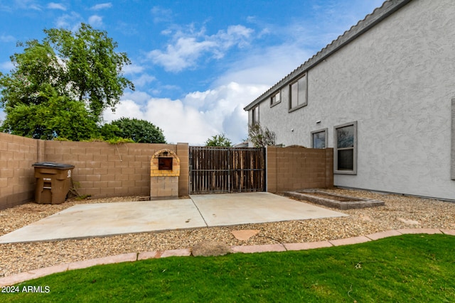 view of yard with a patio