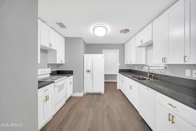 7039 N 15th St, Phoenix, AZ 85020 - kitchen featuring visible vents, a sink, dark countertops, white appliances, and wood finished floors