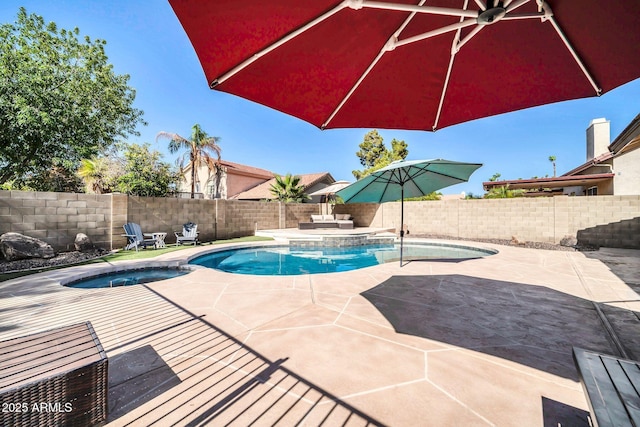 6708 W Utopia Rd, Glendale, AZ 85308 - view of swimming pool with an in-ground hot tub, a fenced backyard, and a patio
