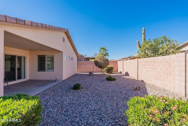 view of yard featuring a patio