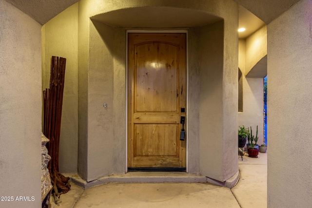view of exterior entry featuring stucco siding