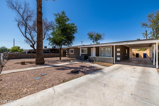 1628 E Sunland Ave, Phoenix, AZ 85040 - view of front facade with concrete driveway and a carport