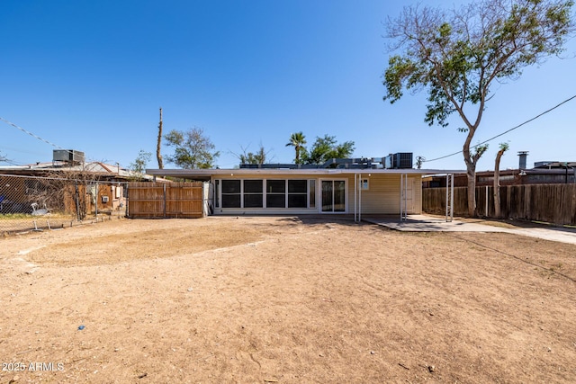 1628 E Sunland Ave, Phoenix, AZ 85040 - back of property with a patio