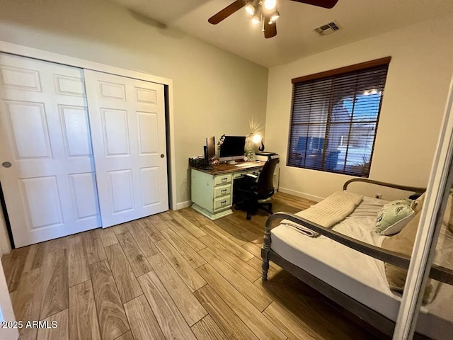 bedroom featuring light hardwood / wood-style floors, a closet, and ceiling fan