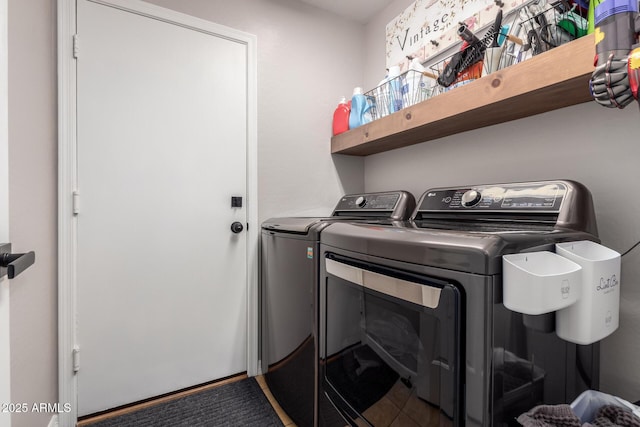 washroom with laundry area and independent washer and dryer