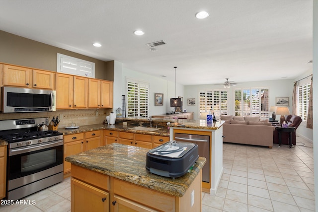 16158 W Copper Point Ln, Surprise, AZ 85374 - kitchen with stainless steel appliances, a sink, a peninsula, light tile patterned floors, and recessed lighting