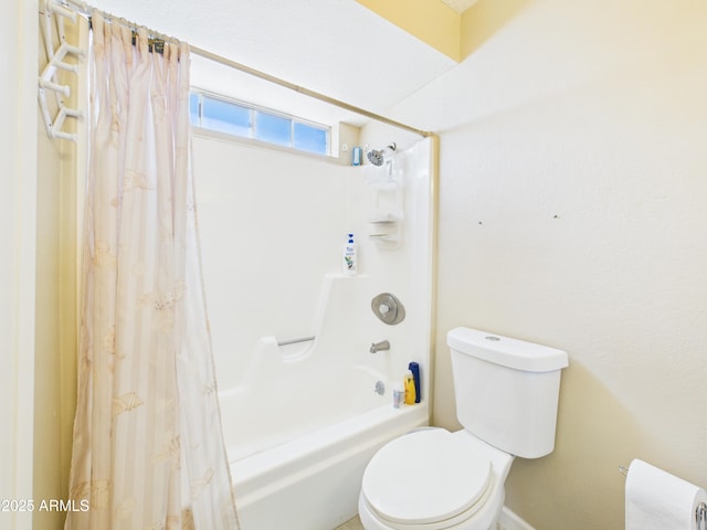 7676 W Sells Dr, Phoenix, AZ 85033 - full bath featuring toilet and shower / tub combo with curtain