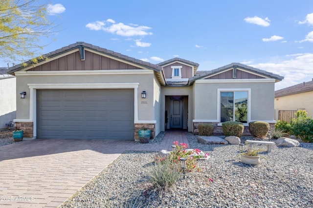 view of front facade featuring a garage