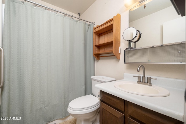 full bathroom with a shower with curtain, toilet, and vanity