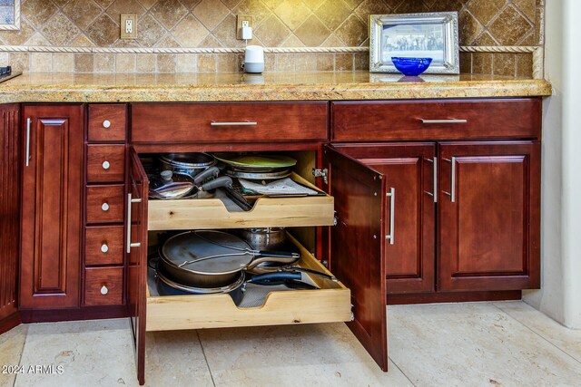 room details featuring backsplash