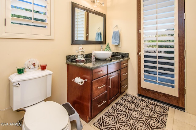 interior space featuring light tile patterned flooring and washing machine and clothes dryer