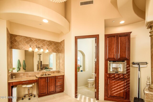 doorway with a mountain view, light tile patterned floors, and ceiling fan