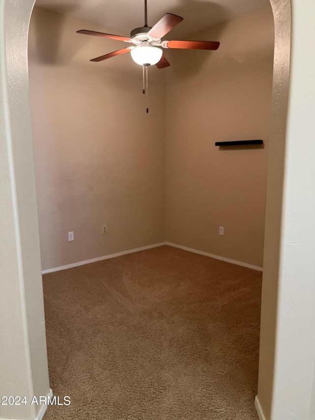 carpeted empty room featuring ceiling fan