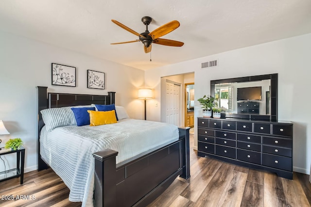 bedroom with hardwood / wood-style flooring, ceiling fan, and a closet