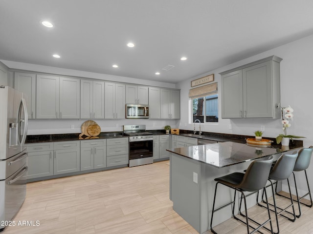 2395 S Polaris Way, Flagstaff, AZ 86001 - kitchen with stainless steel appliances, gray cabinets, a sink, a peninsula, and recessed lighting