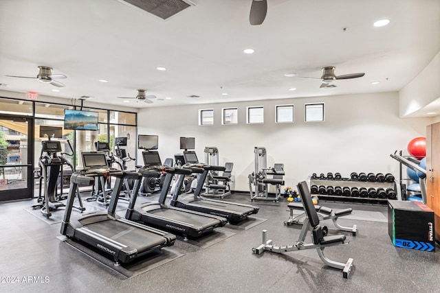 exercise room featuring plenty of natural light, a ceiling fan, visible vents, and recessed lighting