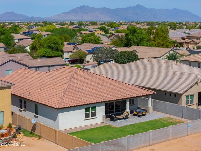 bird's eye view featuring a mountain view