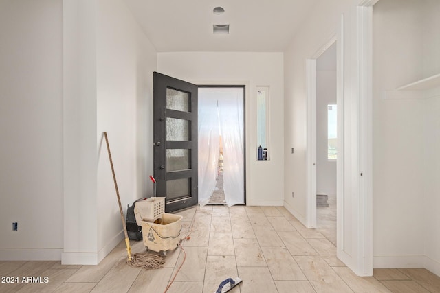 entryway featuring visible vents and baseboards