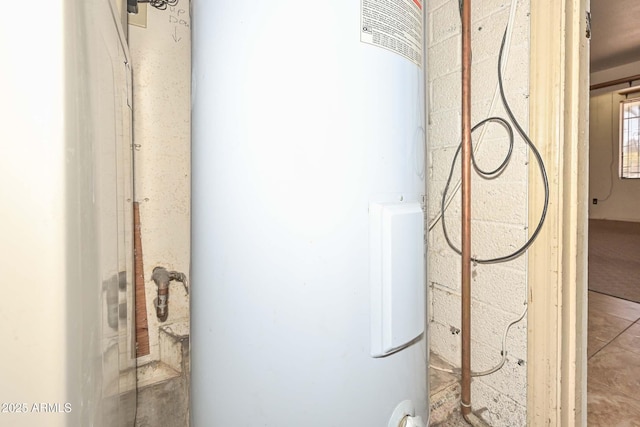 18012 N 37th Dr, Glendale, AZ 85308 - details featuring water heater