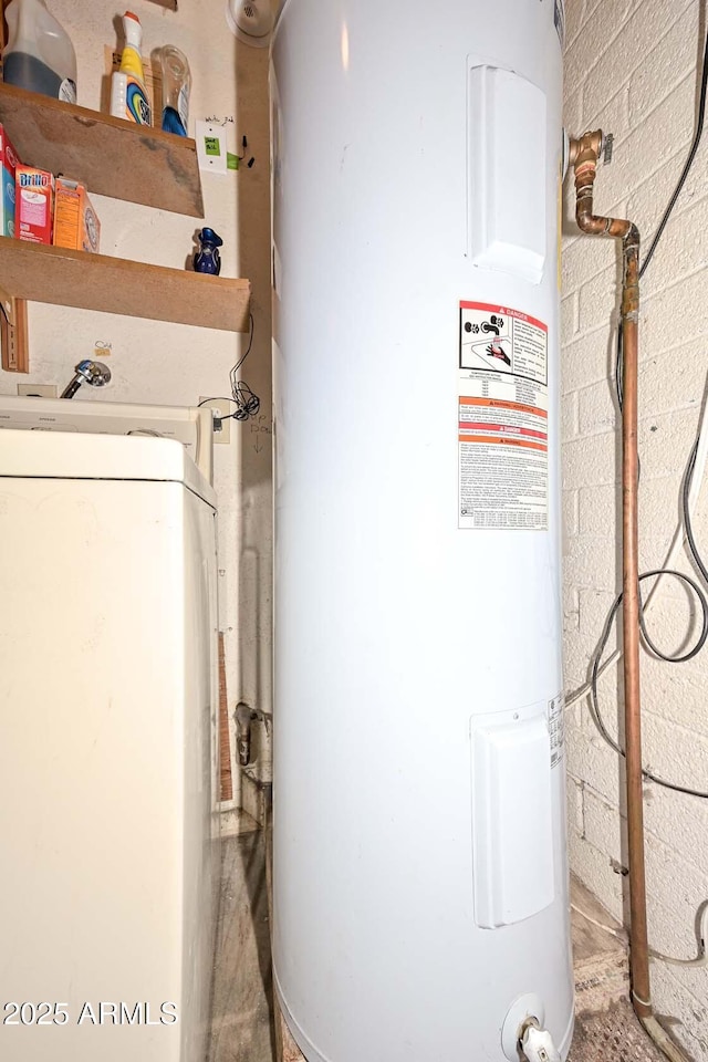 18012 N 37th Dr, Glendale, AZ 85308 - utility room featuring electric water heater and washer / clothes dryer