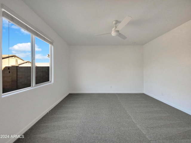 carpeted empty room featuring ceiling fan