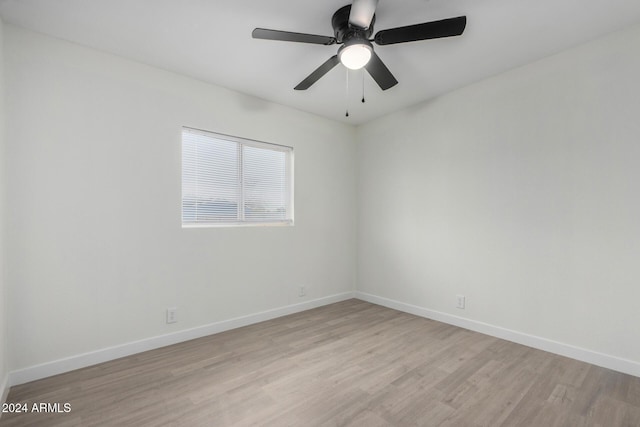 unfurnished room with light wood-style floors, baseboards, and ceiling fan