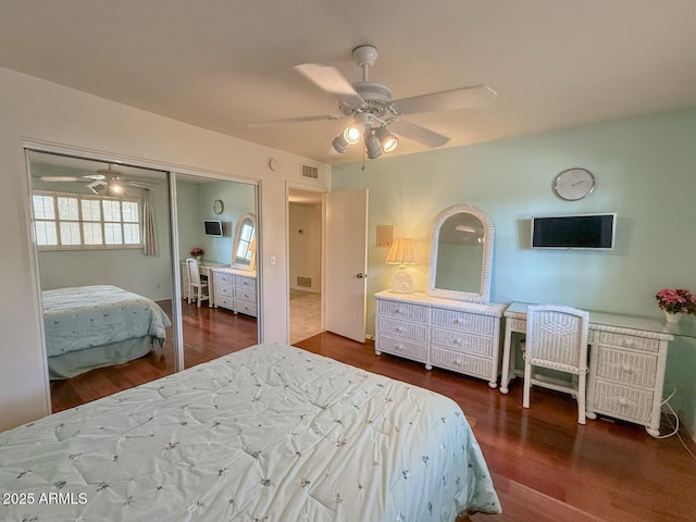 bedroom featuring ceiling fan, dark hardwood / wood-style floors, and a closet