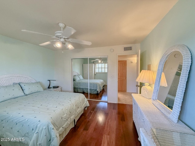 bedroom featuring ceiling fan, dark wood-type flooring, and a closet