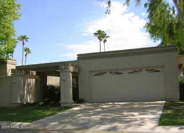 view of front facade with a garage