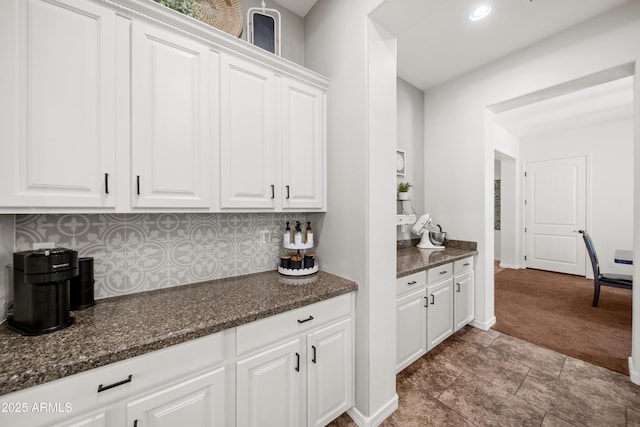 20546 W Summit Pl, Buckeye, AZ 85396 - bar area featuring tasteful backsplash, carpet, baseboards, and recessed lighting