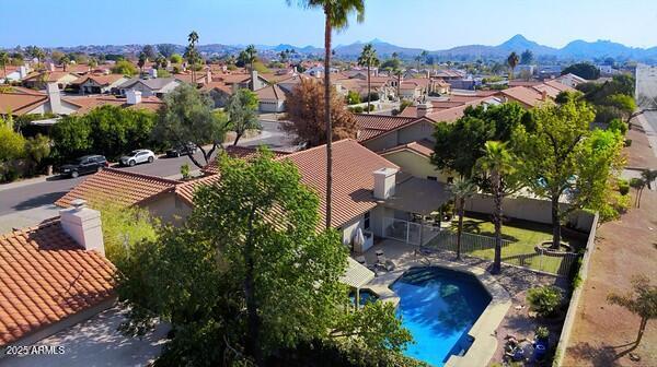 bird's eye view featuring a mountain view