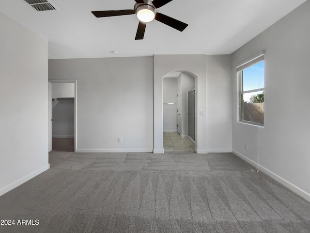 unfurnished room featuring light carpet and ceiling fan