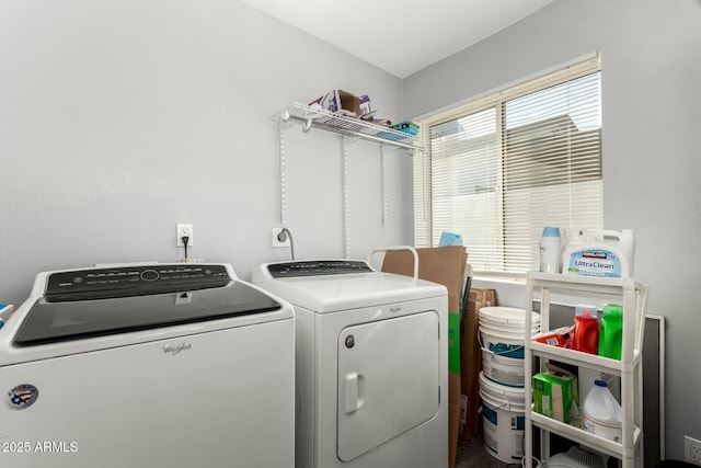 washroom featuring washing machine and clothes dryer