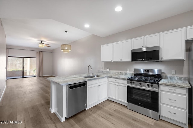 kitchen with white cabinetry, stainless steel appliances, sink, kitchen peninsula, and ceiling fan